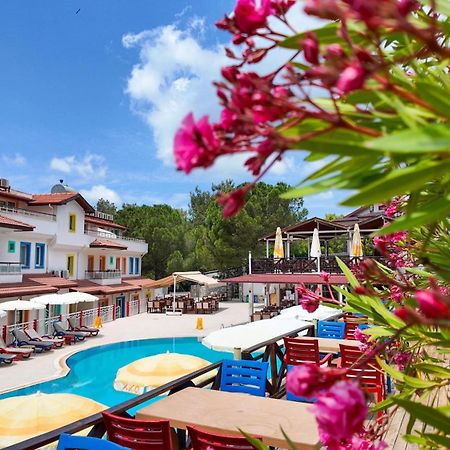 Konfor Suite Otel Cedit Zewnętrze zdjęcie