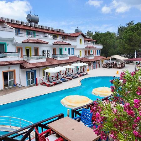 Konfor Suite Otel Cedit Zewnętrze zdjęcie