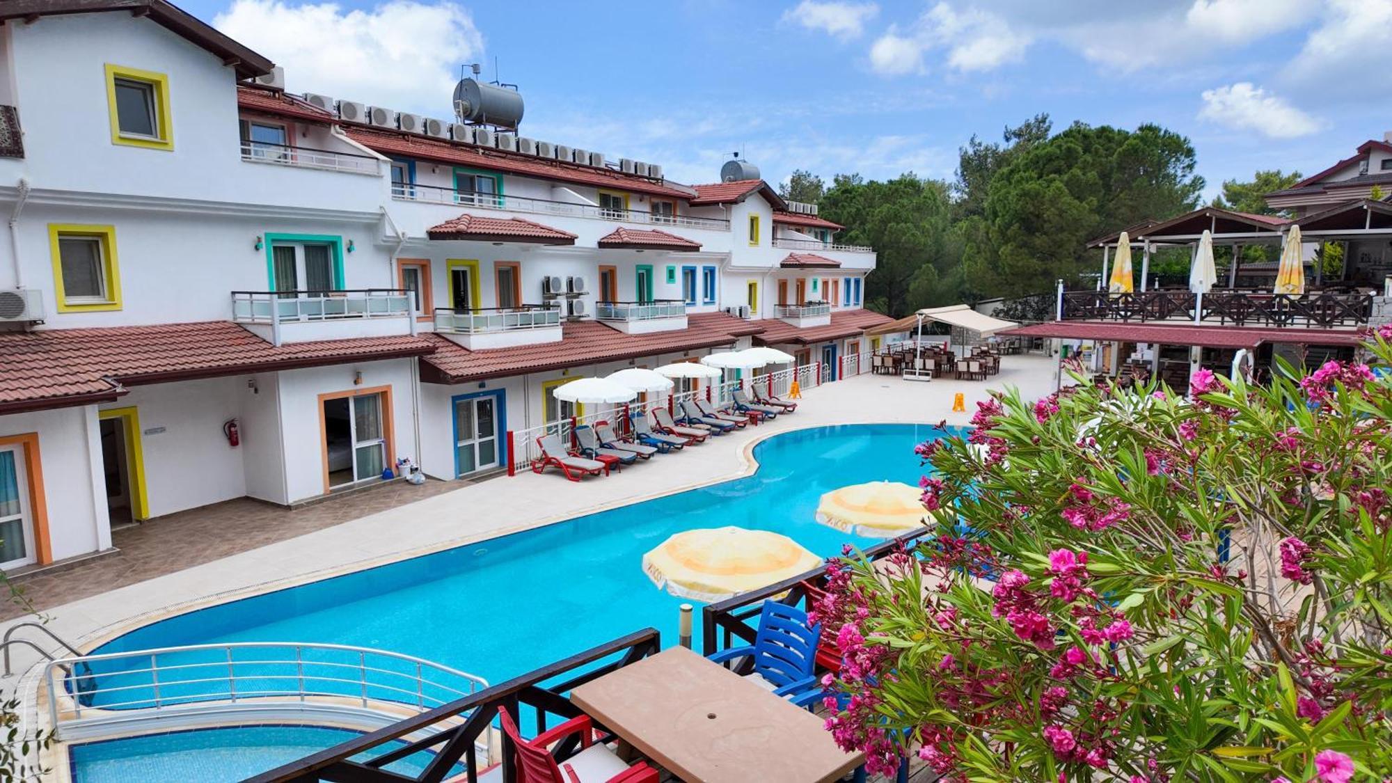 Konfor Suite Otel Cedit Zewnętrze zdjęcie